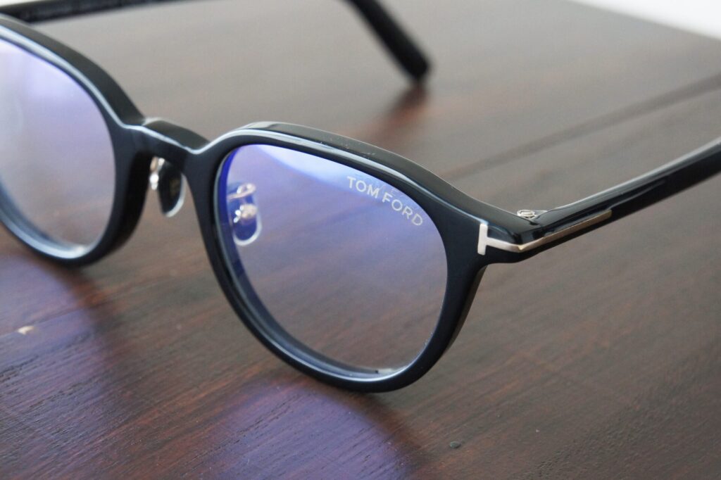 最新のメガネには、ブルーライトカットレンズが搭載