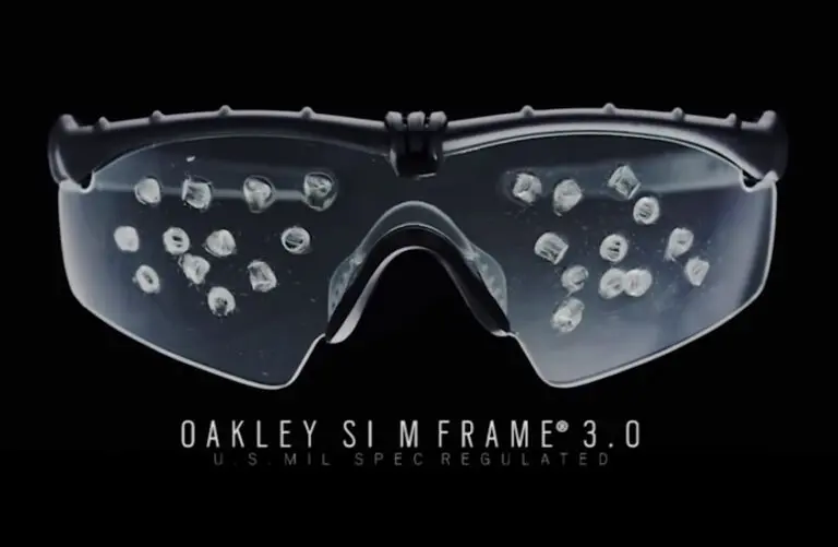 OAKLEYプルトナイトの衝撃実験画像